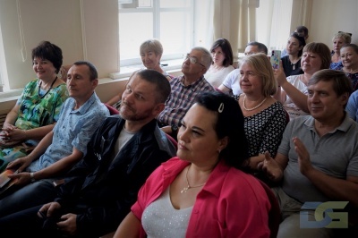 Депутаты-коммунисты поздравили воронежских авиастроителей с главным праздником семьи-0