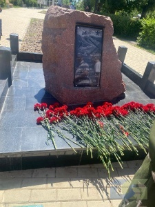 Воронежские коммунисты поздравили пограничников Нововоронежа с профессиональным праздником-1